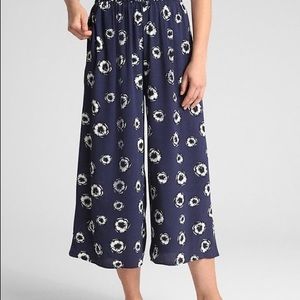 Gap Cropped Wide Leg Pants in Poppy Print